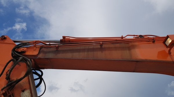 ขายรถแบคโฮ HITACHI ZX250LCN-3 ขายพร้อมหัวกระแทก ใช้งานเพียง 5 พันชั่วโมง