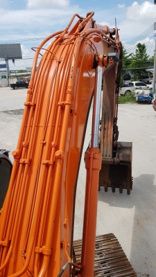 ขายรถแบคโฮ HITACHI ZX250LCN-3 ขายพร้อมหัวกระแทก ใช้งานเพียง 5 พันชั่วโมง