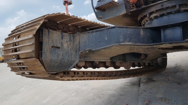 ขายรถแบคโฮ HITACHI ZX250LCN-3 ขายพร้อมหัวกระแทก ใช้งานเพียง 5 พันชั่วโมง