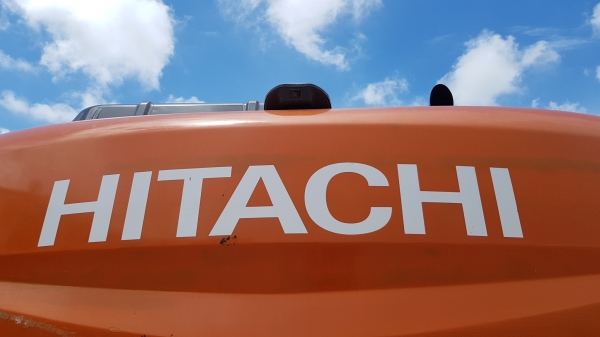ขายรถแบคโฮ HITACHI ZX250LCN-3 ขายพร้อมหัวกระแทก ใช้งานเพียง 5 พันชั่วโมง