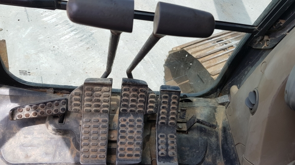 ขายรถแบคโฮ HITACHI ZX250LCN-3 ขายพร้อมหัวกระแทก ใช้งานเพียง 5 พันชั่วโมง