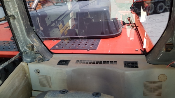 ขายรถแบคโฮ HITACHI ZX250LCN-3 ขายพร้อมหัวกระแทก ใช้งานเพียง 5 พันชั่วโมง