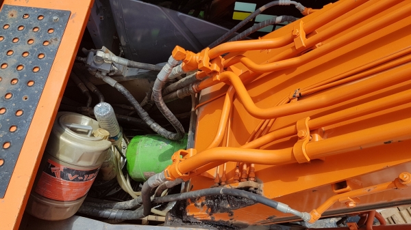 ขายรถแบคโฮ HITACHI ZX250LCN-3 ขายพร้อมหัวกระแทก ใช้งานเพียง 5 พันชั่วโมง