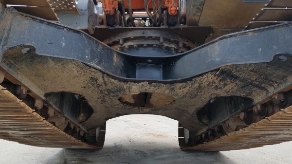 ขายรถแบคโฮ HITACHI ZX250LCN-3 ขายพร้อมหัวกระแทก ใช้งานเพียง 5 พันชั่วโมง