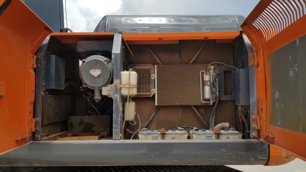 ขายรถแบคโฮ HITACHI ZX250LCN-3 ขายพร้อมหัวกระแทก ใช้งานเพียง 5 พันชั่วโมง