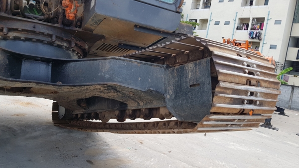 ขายรถแบคโฮ HITACHI ZX250LCN-3 ขายพร้อมหัวกระแทก ใช้งานเพียง 5 พันชั่วโมง