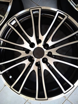 ล้อมือสองขอบ 17 ใส่รถ 4 รู ราคา 5900 บาท