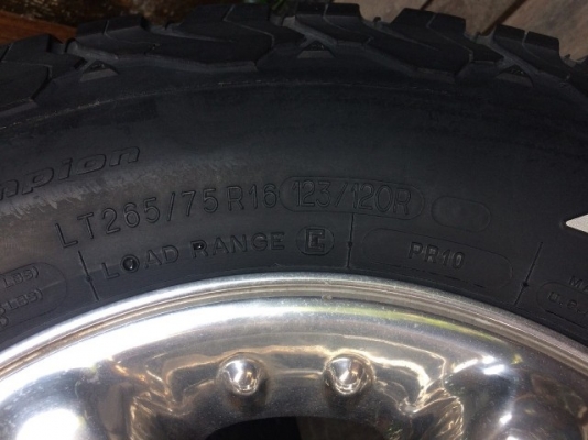 .ล้อ AR usa แท้ 16 8 ออฟ 0 6รู139 พร้อมยาง BF 265 75 16 ปลาย 14 ดอกเหลือประมาณ 50เปอร์เซน 2วง(1คู่)