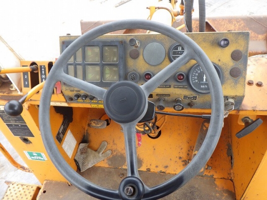 ขายรถตัก KOMATSU 515 สมบูรณ์พร้อมใช้ครับ FROM JAPAN ติดต่อ 063-9316985 ID LINE : 0639316985 ขายรถตัก KOMATSU 515 สมบูรณ์พร้อมใช้ครับ FROM JAPAN ติดต่อ 063-9316985 ID LINE : 0639316985