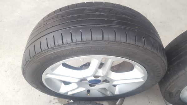 ขายล้อFord Fiesta ขอบ16 พร้อมยางปี16  4 ล้อ