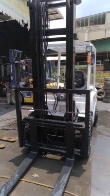 TCM FD30T3 รุ่นใหม่ล่าสุด เสาสูง4ม.ไซส์ซิฟ เกียร์ออร์โต้ เครื่องยนต์ดีเซลV2403 รับประกันเครื่องเกียร์3เดือน ราคาต่อรองได้0816161541