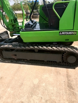 ขายรถขุด MITSUBISHI  MM35   มีลายเจาะพร้อม  แทรคยาง/ใบมีด/ปั๊มนิ้ว/หลังคา ***ราคานี้ไม่รวมหัวเจาะ