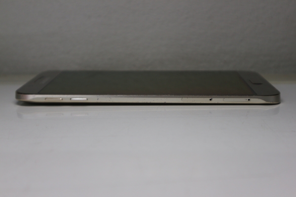 Samsung Galaxy A8 สีทอง สภาพใหม่ มีที่ชาร์ท ส่งฟรี