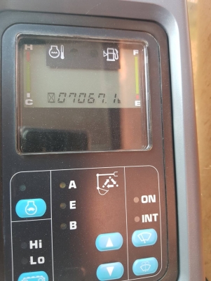 ขายด่วน!! Komatsu PC200-7 สภาพสวยค่ะ