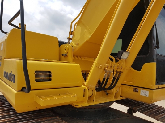 ขายด่วน!! Komatsu PC200-7 สภาพสวยค่ะ