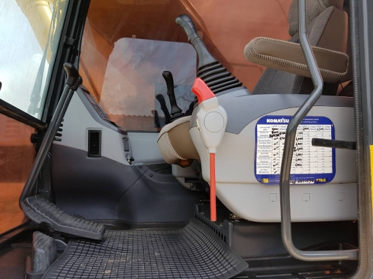 ขายด่วน!! Komatsu PC200-7 สภาพสวยค่ะ