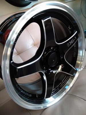 แม็กใหม่ขอบ 15 กว้าง 7 ออฟ 38 ใส่รถ 4 รู 100 ราคา 8500 บาท