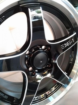 แม็กใหม่ขอบ 15 กว้าง 7 ออฟ 38 ใส่รถ 4 รู 100 ราคา 8500 บาท