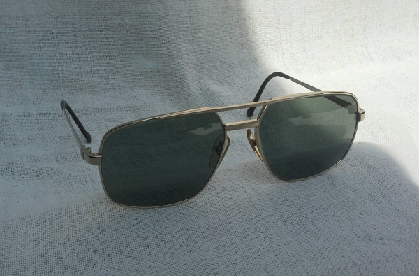 แว่นตาแบรนด์เนมแห่งสหราชอาณาจักร วินเทจยุค '80s หล่อใหญ่ - ไซซ์ฝรั่ง 145mm Vintage DUNHILL hand แว่นตาแบรนด์เนมแห่งสหราชอาณาจักร วินเทจยุค '80s หล่อใหญ่ - ไซซ์ฝรั่ง 145mm Vintage DUNHILL hand