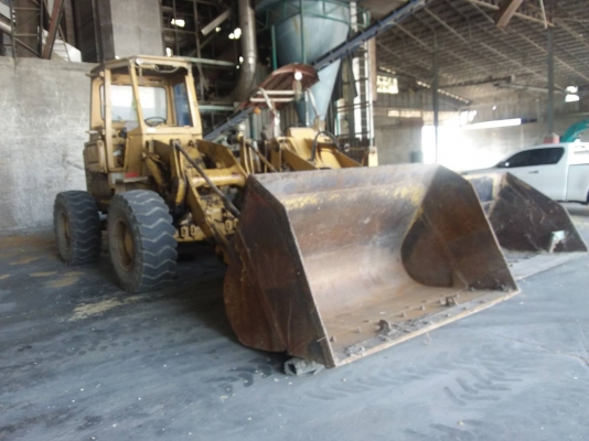 ขายรถตักจำนวน 2 คัน