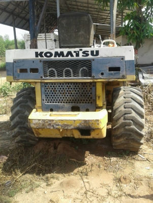 รถตักล้อยาง KOMATSU WA40-1