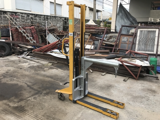 ขายรถลากแฮนลิฟท์ยกของ 1ton. โครงสร้างเเข็งแรง ยกได้สูง ใช้งานมาน้อย สภาพสวยมาก พร้อมใช้งาน