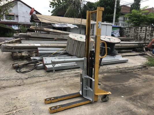 ขายรถลากแฮนลิฟท์ยกของ 1ton. โครงสร้างเเข็งแรง ยกได้สูง ใช้งานมาน้อย สภาพสวยมาก พร้อมใช้งาน