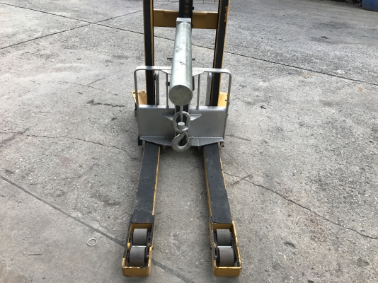 ขายรถลากแฮนลิฟท์ยกของ 1ton. โครงสร้างเเข็งแรง ยกได้สูง ใช้งานมาน้อย สภาพสวยมาก พร้อมใช้งาน