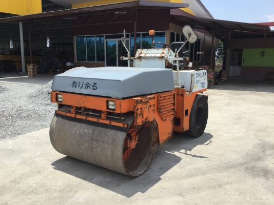 ขายรถบด4ตันหน้าเหล็กหลังยางHITACHIรุ่นRC40นำเข้าญี่ปุ่นเอวอ่อนขับ2เพลาเครื่องคูโบต้า4สูบสภาพดีพร้อมใช้งาน ID LINE:Jiraroj2909