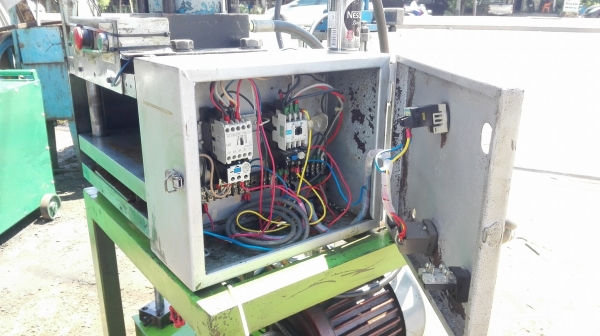 ปั้มสี่เสา ขนาด 3 HP 380V พร้อมคอนโทรลไฟฟ้า ถังน้ำมัน 100 ลิตร สภาพสวยพร้อมใช้