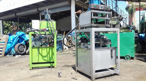 ปั้มสี่เสา ขนาด 3 HP 380V พร้อมคอนโทรลไฟฟ้า ถังน้ำมัน 100 ลิตร สภาพสวยพร้อมใช้