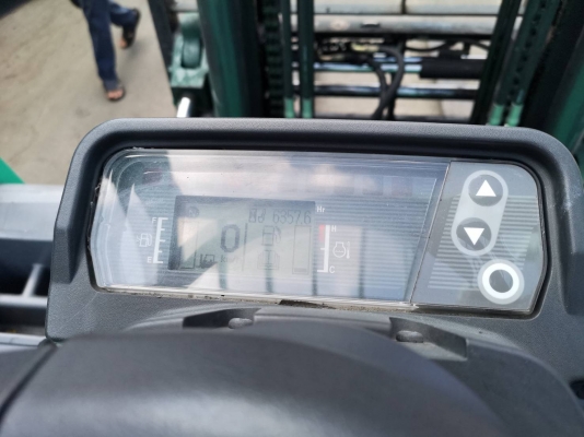 รถยกมิตซูบิชิ 4 ตัน เครื่องดีเซล เกียร์ออโต้ แผงงาปรับเข้าออกได้ สไลด์ได้