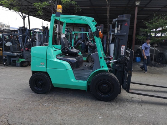 รถยกมิตซูบิชิ 4 ตัน เครื่องดีเซล เกียร์ออโต้ แผงงาปรับเข้าออกได้ สไลด์ได้