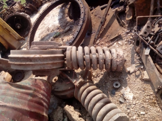 ขายชุดสปริง ล้อนำ รถแมคโค รุ่น-200 ของเก่าติดรถ สภาพตามรูป ขายชุดละ 12000