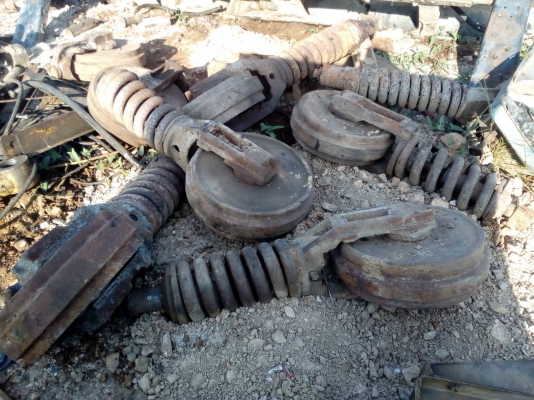 ขายชุดสปริง ล้อนำ รถแมคโค รุ่น-200 ของเก่าติดรถ สภาพตามรูป ขายชุดละ 12000