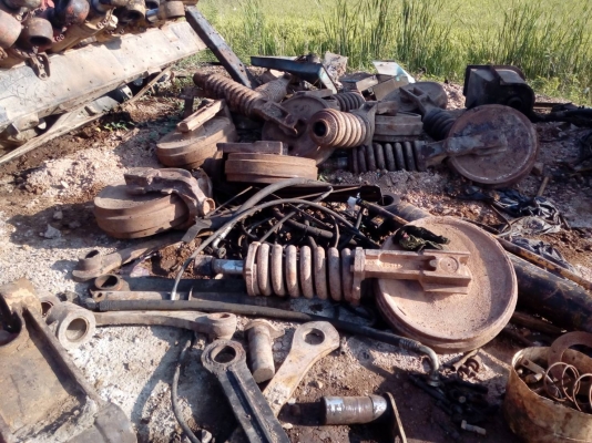 ขายชุดสปริง ล้อนำ รถแมคโค รุ่น-200 ของเก่าติดรถ สภาพตามรูป ขายชุดละ 12000