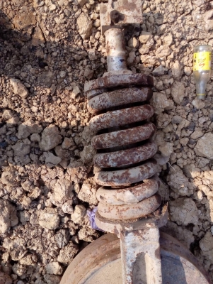 ขายชุดสปริง ล้อนำ รถแมคโค รุ่น-200 ของเก่าติดรถ สภาพตามรูป ขายชุดละ 12000