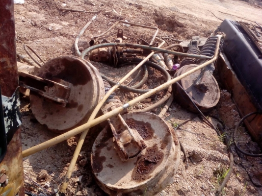 ขายชุดสปริง ล้อนำ รถแมคโค รุ่น-200 ของเก่าติดรถ สภาพตามรูป ขายชุดละ 12000