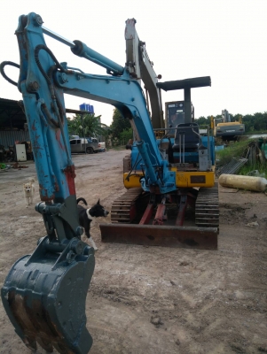 รถแบคโฮ KOBELCO SK032 รถเก่านอกนำเข้า ยังไม่เคยใช้งานในไทย มีลายแย็กติดมาจากนอก เครื่องดี ปั๊มดี โซ่หนา เอวแน่น รถพร้อมใช้งาน มีเอกสารใบอินวอยซ์