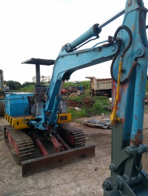 รถแบคโฮ KOBELCO SK032 รถเก่านอกนำเข้า ยังไม่เคยใช้งานในไทย มีลายแย็กติดมาจากนอก เครื่องดี ปั๊มดี โซ่หนา เอวแน่น รถพร้อมใช้งาน มีเอกสารใบอินวอยซ์