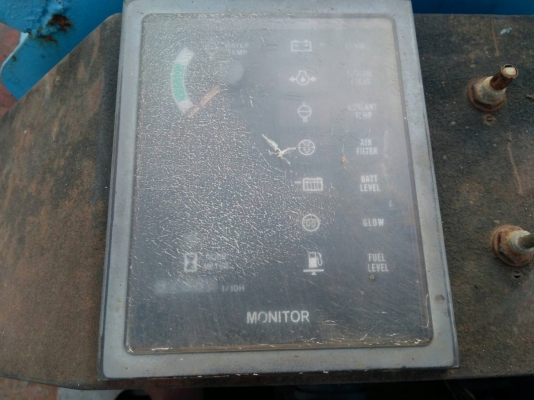 รถแบคโฮ KOBELCO SK032 รถเก่านอกนำเข้า ยังไม่เคยใช้งานในไทย มีลายแย็กติดมาจากนอก เครื่องดี ปั๊มดี โซ่หนา เอวแน่น รถพร้อมใช้งาน มีเอกสารใบอินวอยซ์