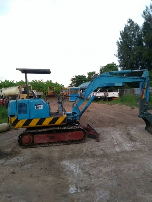 รถแบคโฮ KOBELCO SK032 รถเก่านอกนำเข้า ยังไม่เคยใช้งานในไทย มีลายแย็กติดมาจากนอก เครื่องดี ปั๊มดี โซ่หนา เอวแน่น รถพร้อมใช้งาน มีเอกสารใบอินวอยซ์