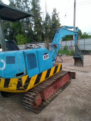 รถแบคโฮ KOBELCO SK032 รถเก่านอกนำเข้า ยังไม่เคยใช้งานในไทย มีลายแย็กติดมาจากนอก เครื่องดี ปั๊มดี โซ่หนา เอวแน่น รถพร้อมใช้งาน มีเอกสารใบอินวอยซ์