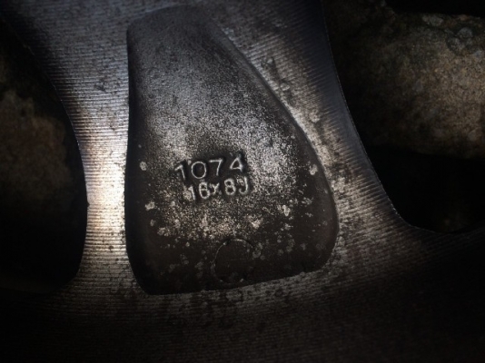 ล้อแม็กขอบ16กว้าง 8 ออฟ 22 taiwan เดิมๆไม่ซ่อม 2วง(1คู่)