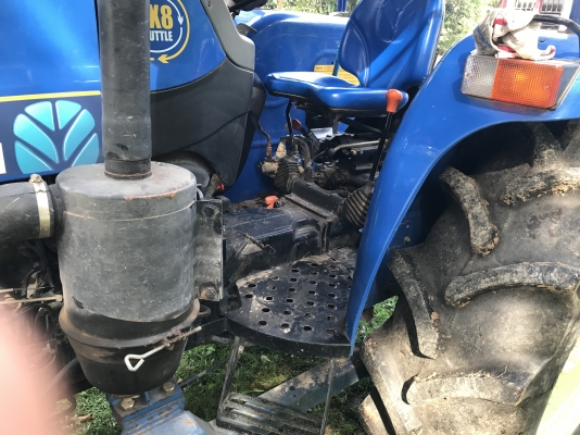 รถไถ NEWHOLLAND 2เพลา เครื่อง3สูบ 47แรงม้า