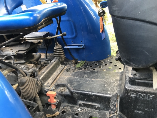 รถไถ NEWHOLLAND 2เพลา เครื่อง3สูบ 47แรงม้า