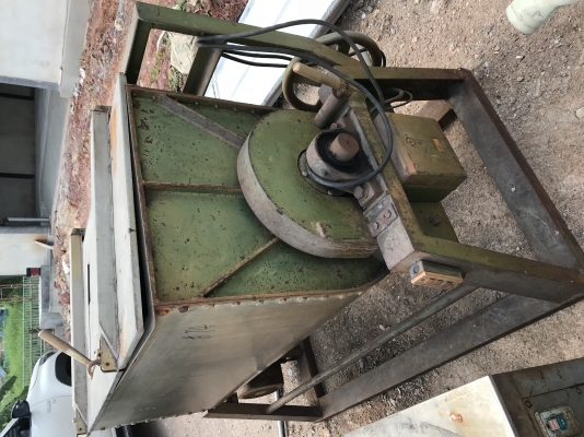 ขายเครื่องผสมยาผสมอาหารสัตว์เป็นสแตนเลสมอเตอร์5แรงครับ