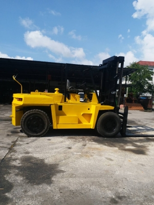 ขายรถยกโฟร์คลิฟท์ยี่ห้อTCM 13 ตัน ดีเซล งาสไลด์ยกตู้คอนเทนเนอร์