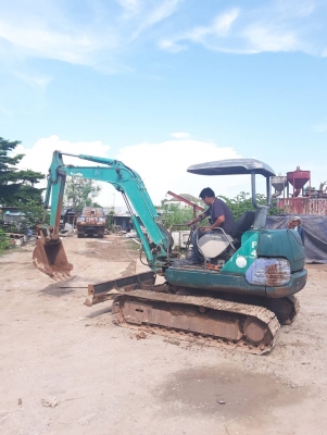 ขาย 345,000 KOMATSU pc 40-7 เครื่องดี ปั้มแรง เอวแน่น ช่วงล่างสวย สภาพเก่านอก เอกสารแจ้งจำหน่าย รถสวยพร้อมใช้ รถอยู่ ปทุมธานี สามโคก 090-772-3710 090-772-3708