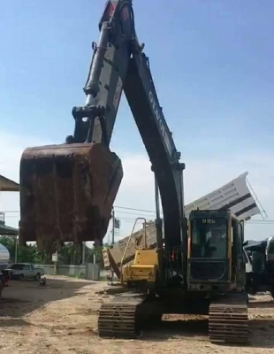ขาย 890,000 VOLVO EC 210 BLC เล่มทะบียน เครื่องดี ปั้มดี เอวแน่น ไฟฟ้าเต็ม แอร์เย็น รถสวยพร้อมใช้ รถอยู่ ปทุมธานี สามโคก 090-772-3710 090-772-3708